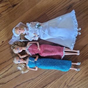 Barbie random lot, 3 dolls, accessories, clothes
